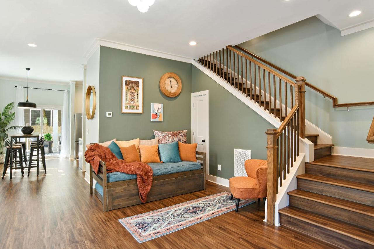 Sun Lit Modern Home With Good Vibes And Lots Of Coffee - Designedbydom アトランタ エクステリア 写真