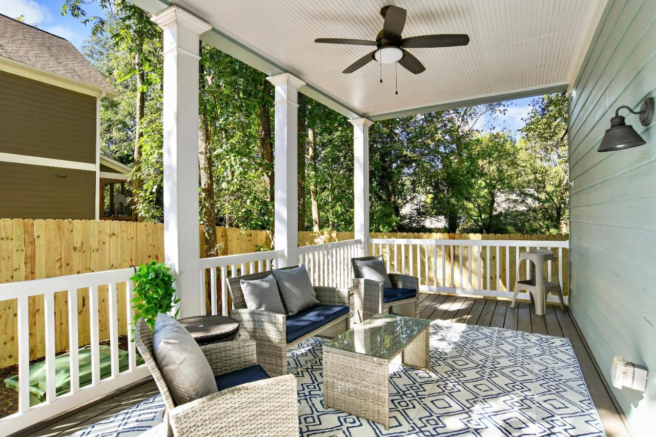 Sun Lit Modern Home With Good Vibes And Lots Of Coffee - Designedbydom アトランタ エクステリア 写真