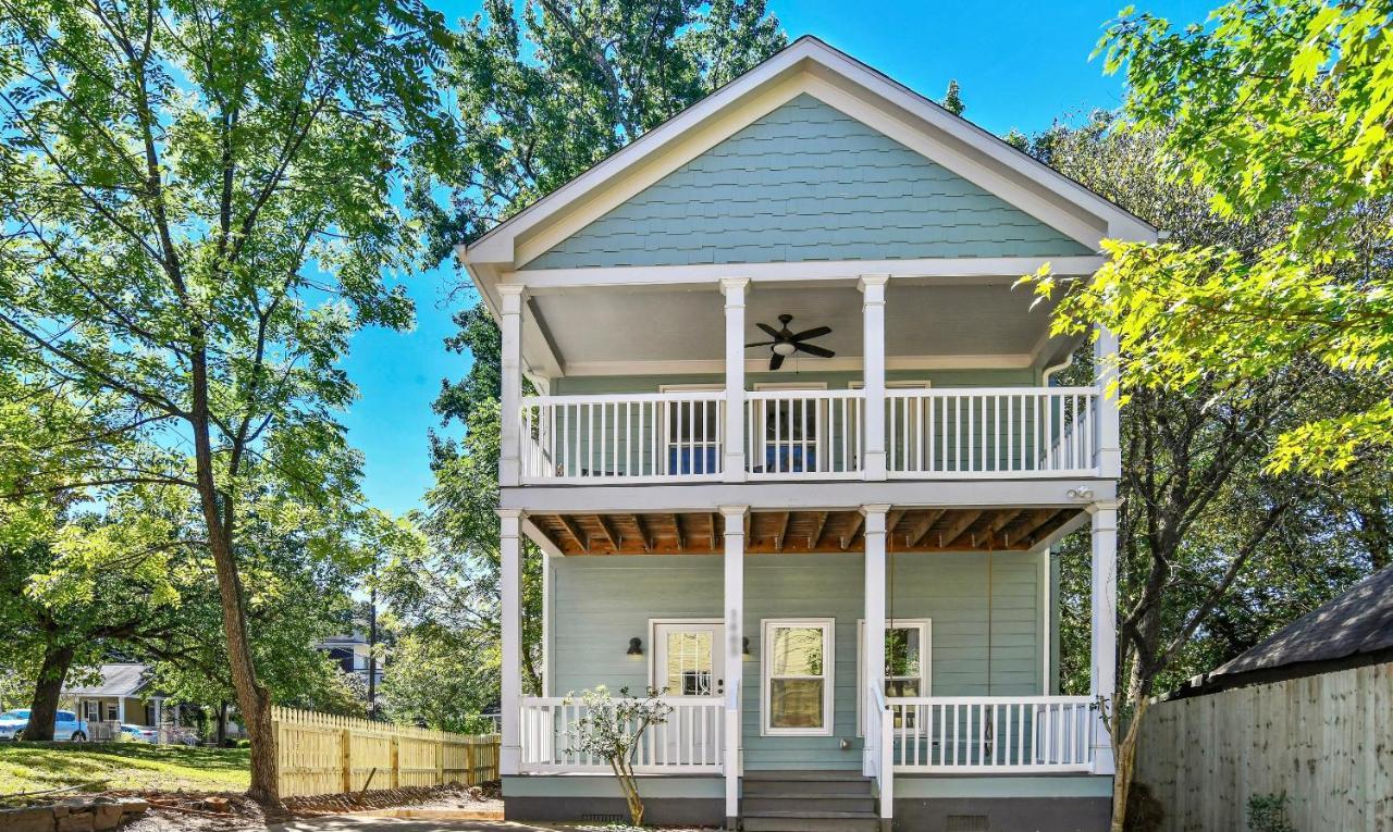 Sun Lit Modern Home With Good Vibes And Lots Of Coffee - Designedbydom アトランタ エクステリア 写真