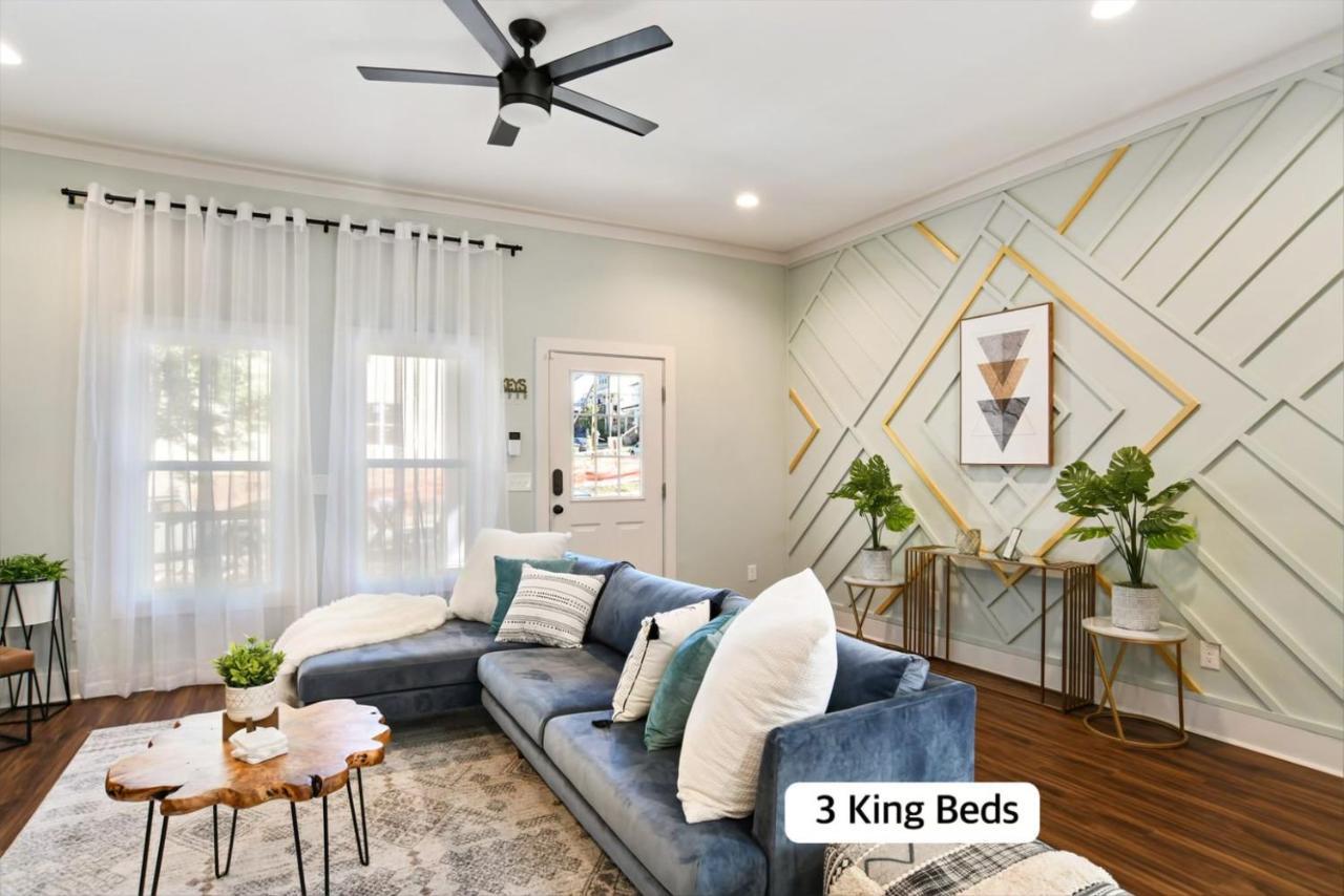 Sun Lit Modern Home With Good Vibes And Lots Of Coffee - Designedbydom アトランタ エクステリア 写真